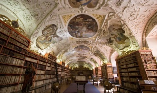 Y.Shishido - http://pipimaru.dyndns.org/, CC BY-SA 3.0, https://commons.wikimedia.org/w/index.php?curid=420811 Strahovská knihovna