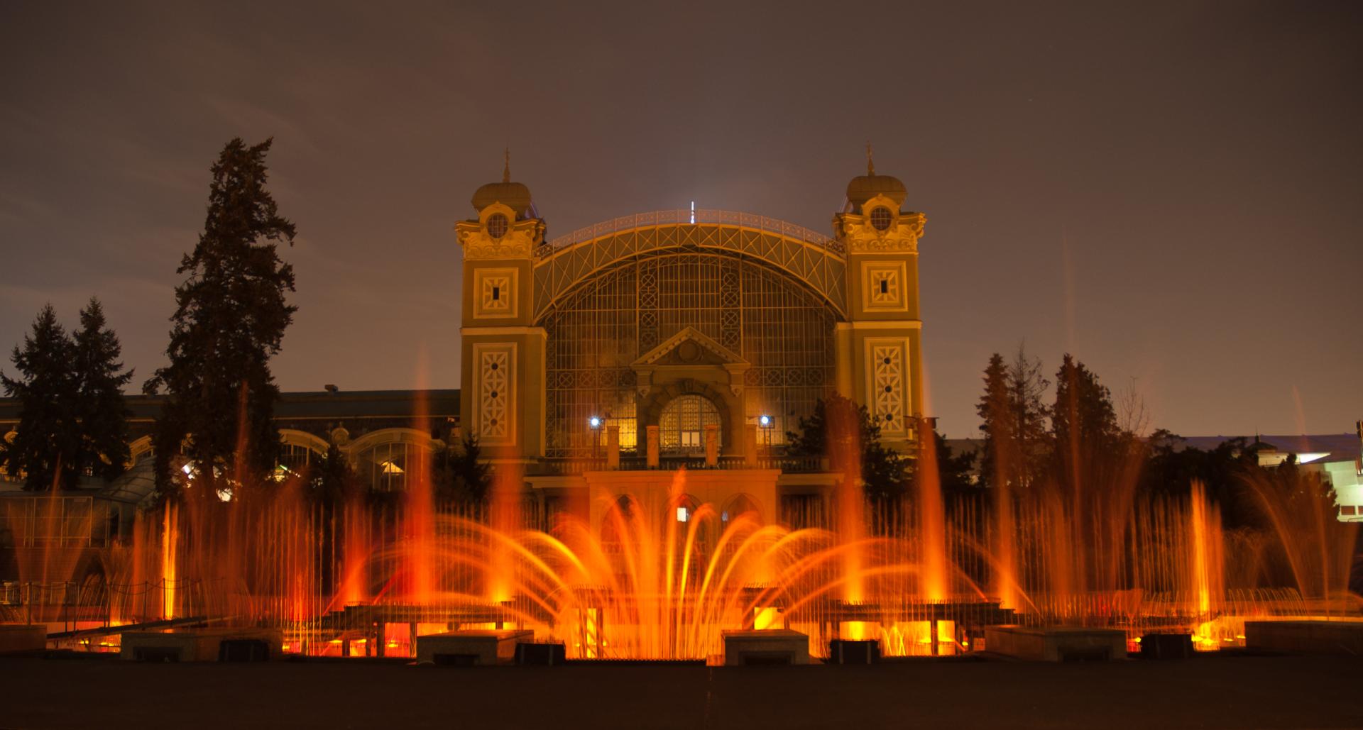 FerR0zer - CC BY-NC 2.0, https://www.flickr.com/photos/ferrozer/5129933174 Křižík-Springbrunnen